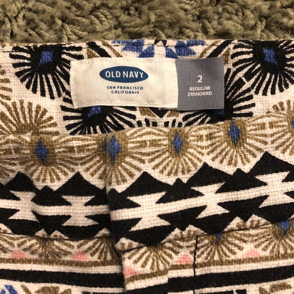 Old Navy Patterned Shorts - Picture 4 of 6